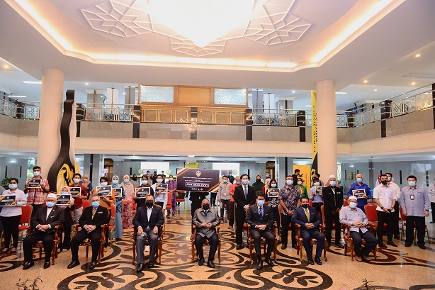 1,200 Penuntut IPT Anak Perak Terima Bantuan Mahasiswa Terkesan Covid-19.: 29 Disember 2020
