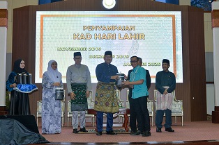 Penyampaian Kad Hari Lahir kepada staff