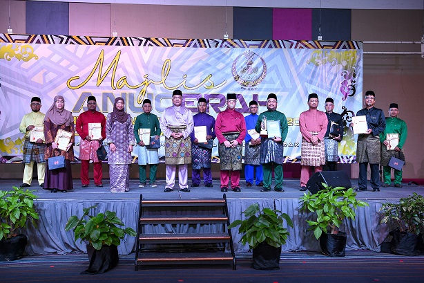 Majlis  Penyampaian Anugerah Perkhidmatan Cemerlang Dan Penghargaan Pesara Tahun 2021 PTG Perak.: 2 April 2021
