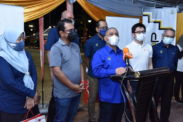 Kerajaan Perak Terima Sumbangan 20 Gerai Bergerak Shopee.: 22 Disember 2021