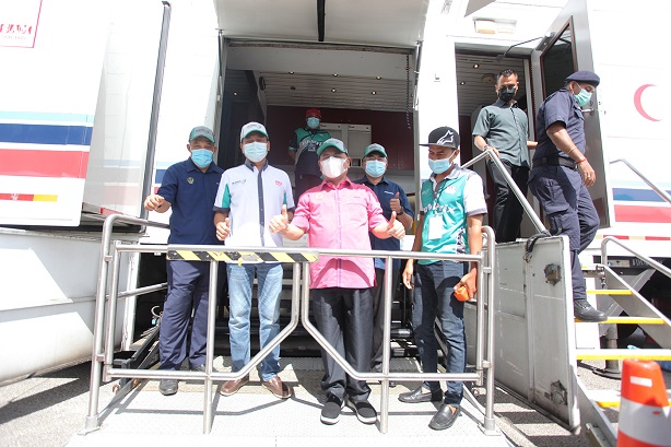 Mobile PPV: Felda Besout Residents Receive First Dose: 24 July 2021