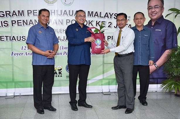 Perak Once Again Succeeds In Achieving Target Of 2 Million Trees A Year: 12 December 2022