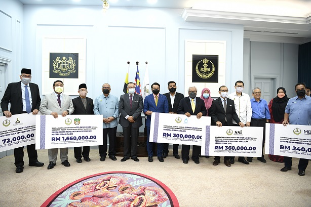 Perak GLCs Donate 352 Sacrificial Cows: 4 July 2022