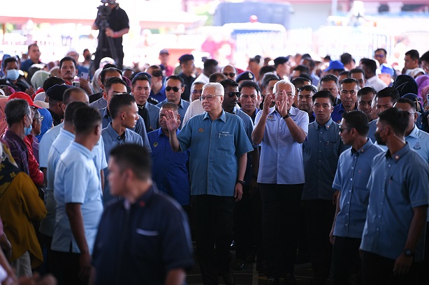 Prime Minister Announces Contributions To Felcra Bhd Participants, Risda Smallholders And Tok Batin: 17 October 2022