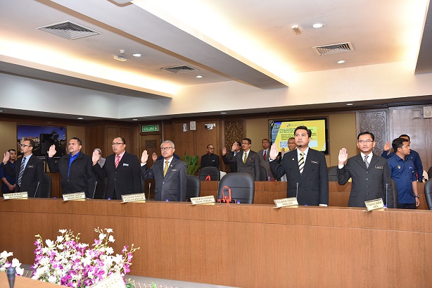 Presentation Of Writ Of Election To Perak GE15 Election Managers: 21 October 2022