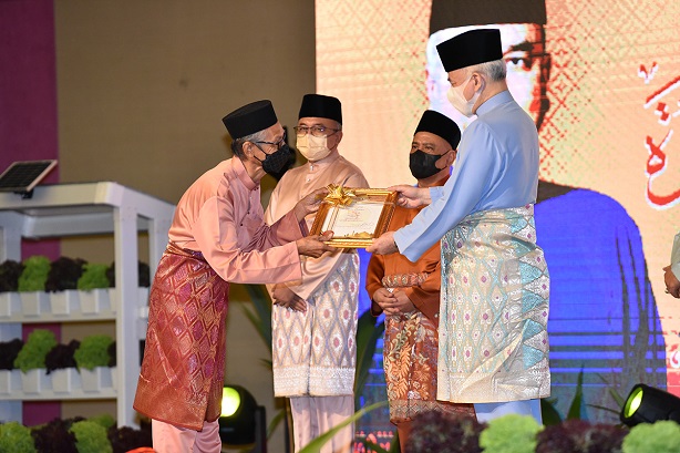 Ahli Majlis Fatwa Perak, Datoâ€™ Haji Asâ€™ad Awang Dinobatkan Sebagai Tokoh Maal Hijrah 1444 H : 30 Julai 2022
