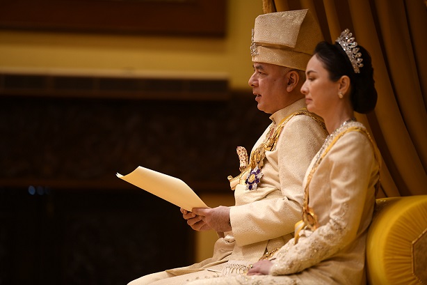 HRH Sultan Of Perak Says The Royal Institution Should Be The Arbitrator, Not Side With Any Political Parties