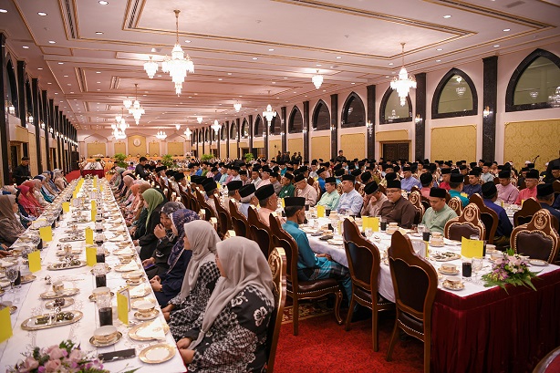 DYMM Paduka Seri Sultan Perak Darul Ridzuan Berkenan Berbuka Puasa Bersama Ahli Majlis Mesyuarat Kerajaan, Orang Besar Negeri, Ahli Dewan Negara, Ahli Dewan Negeri Serta Ketua Jabatan Negeri Perak : 16 Mac 2024