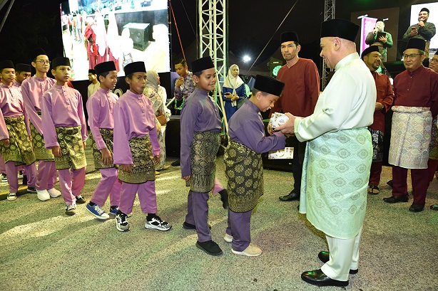 Perak MB Enlivens State GLCs’ Riang Ria Aidilfitri Celebration: 3 May 2024